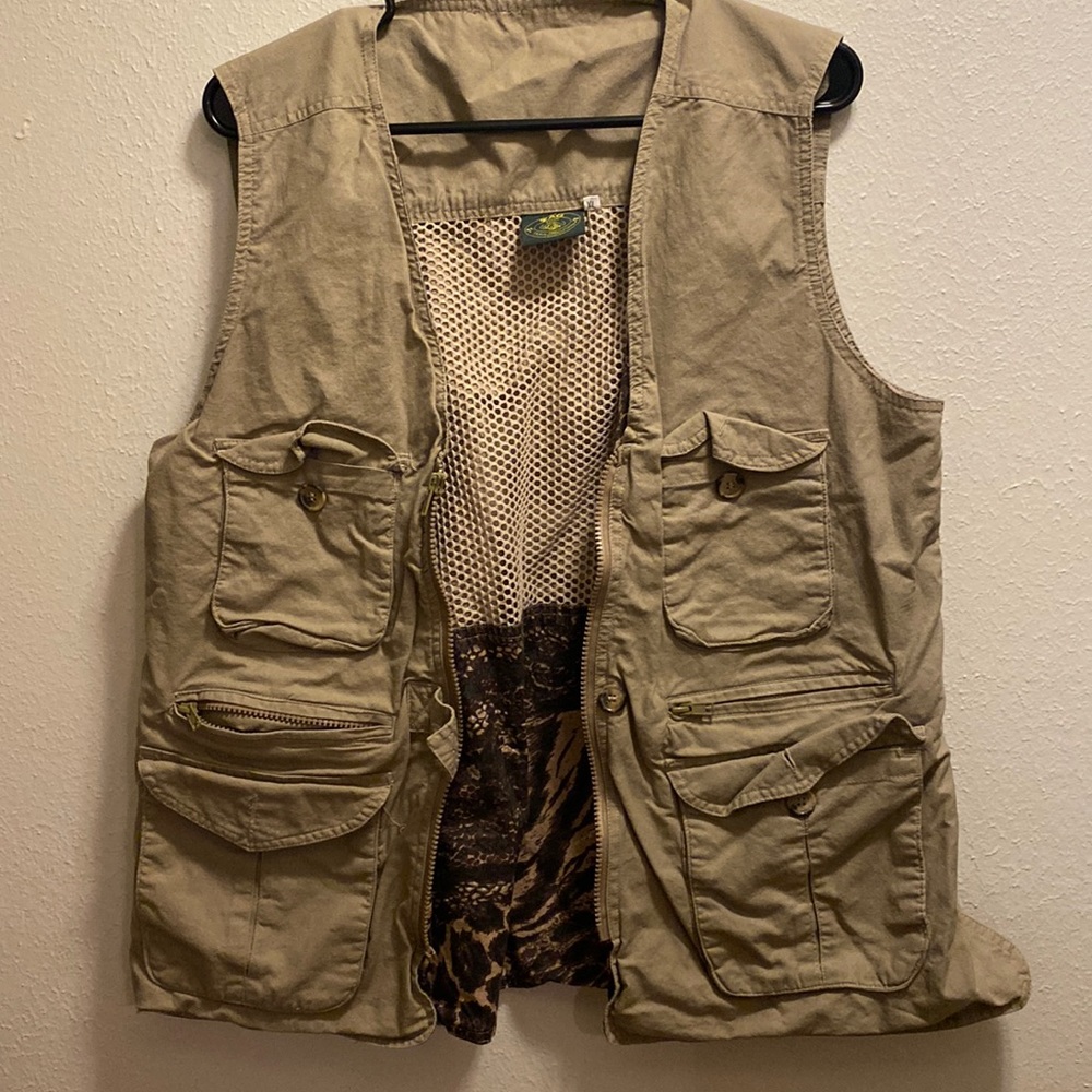 Safari Fishing vest, zip up front. Pockets and zippered compartment. Tag brand